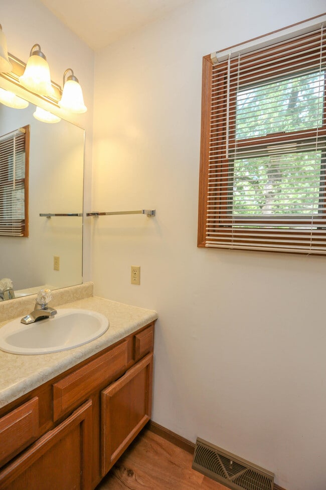 Building Photo - 311 Foxfire Dr