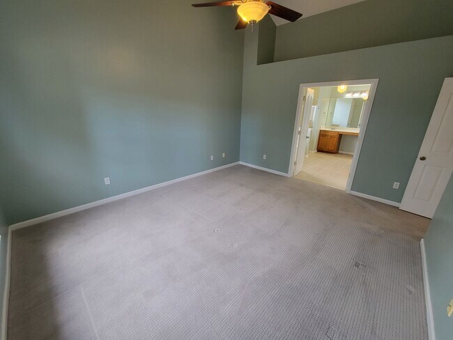 Building Photo - 4 Bedroom, 2.5 Bath Home Available in Hammett Grove Neighborhood