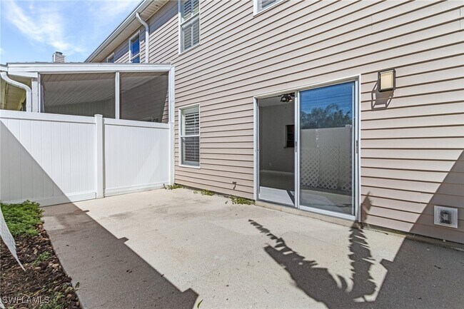 Building Photo - 6091 Lakefront Dr