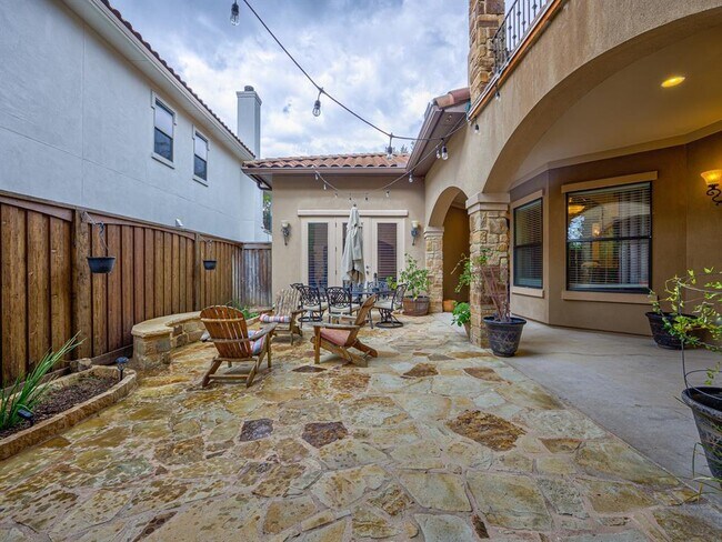 Building Photo - 1310 Minnie Dr