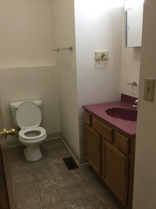 Building Photo - 46 S Earl St