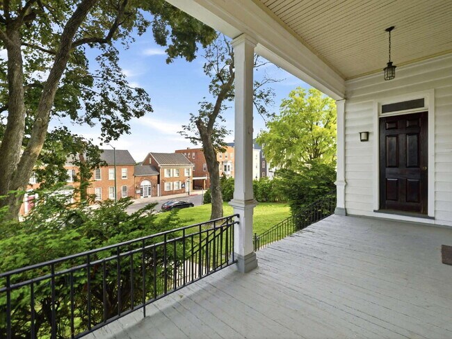 Building Photo - Charming 2-Bedroom, 1-Bath First-Floor Residence in a Beautifully Renovated Historic Home