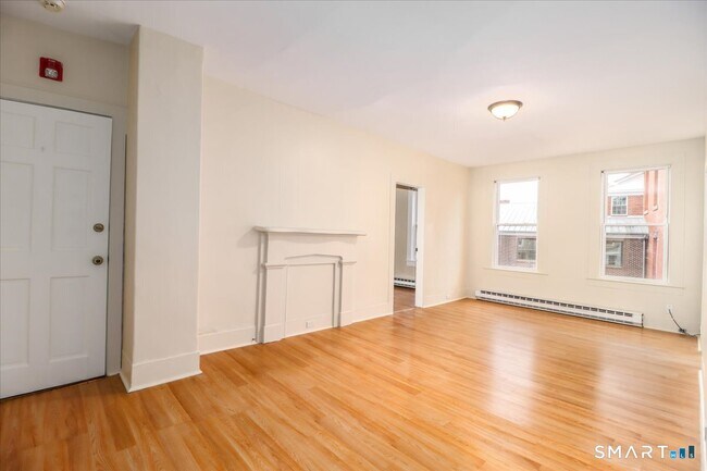 Building Photo - 17 Church St