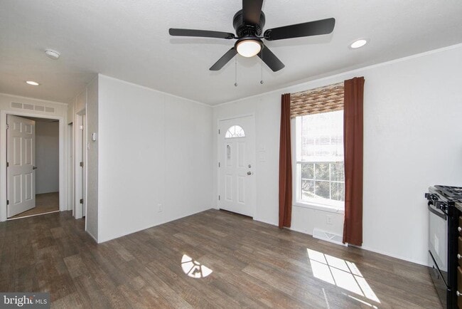 Building Photo - 312 Crystal Dr