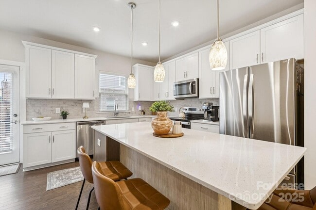 Building Photo - 12106 Brooklyn Ave