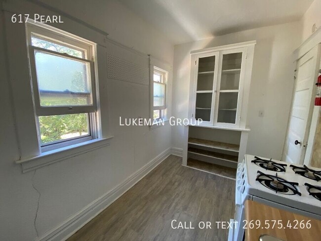 Building Photo - 617 Pearl-