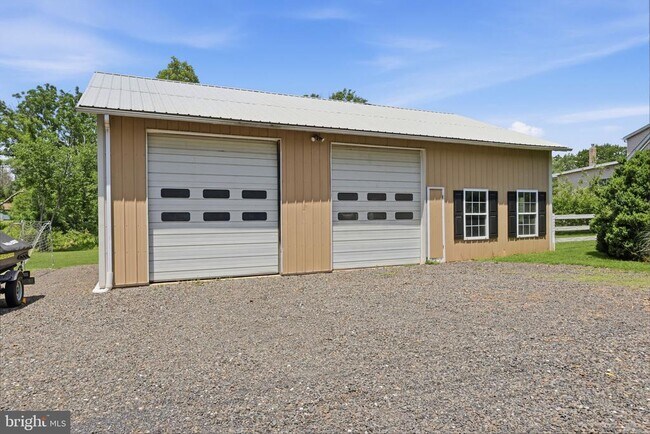Building Photo - 1682 Creek Rd