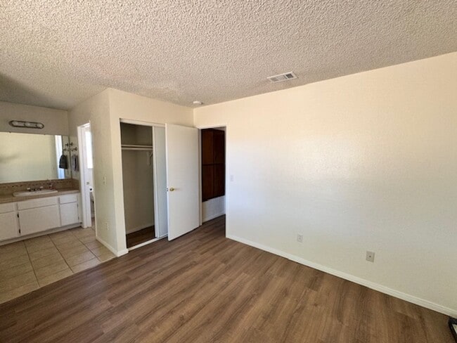 Building Photo - Remodeled 3+2 On Large Lot
