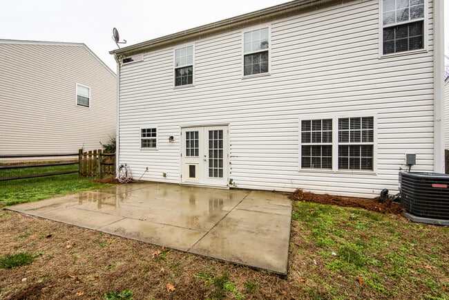 Building Photo - Great 3BD/2.5BA Home in Desirable Highland Creek!
