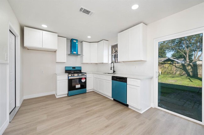 Building Photo - 15006 Wellman Ln