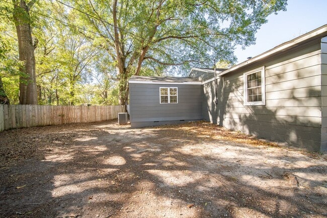 Building Photo - Beautifully Updated Corner Lot Home!