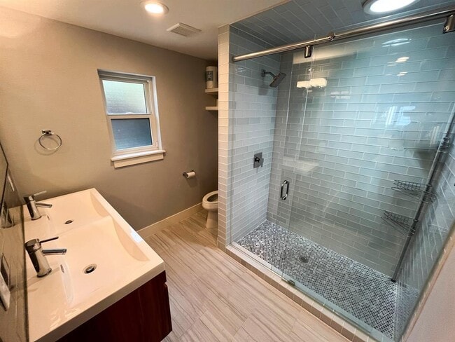 Building Photo - 903 Herndon Ln