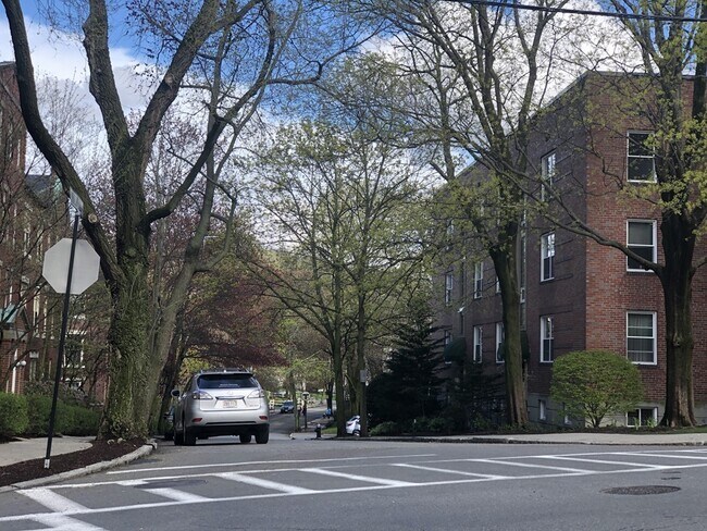 Building Photo - 150 Beaconsfield Rd
