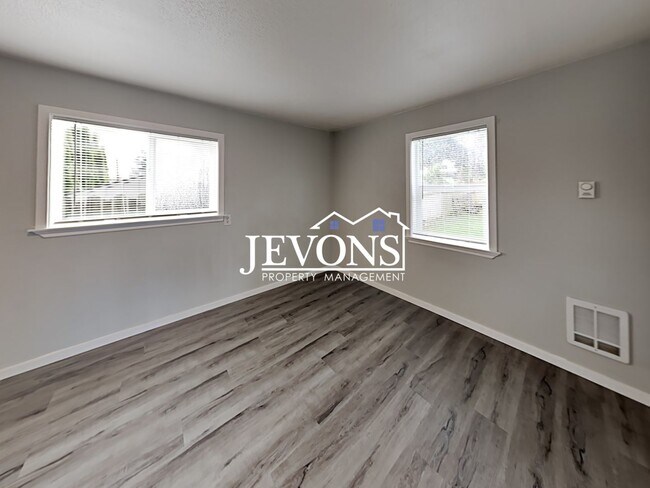 Building Photo - 3303 S Ainsworth Ave