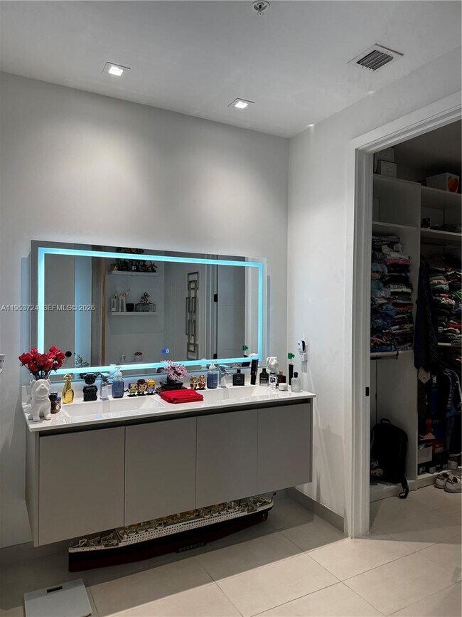 Building Photo - 1030 15th St