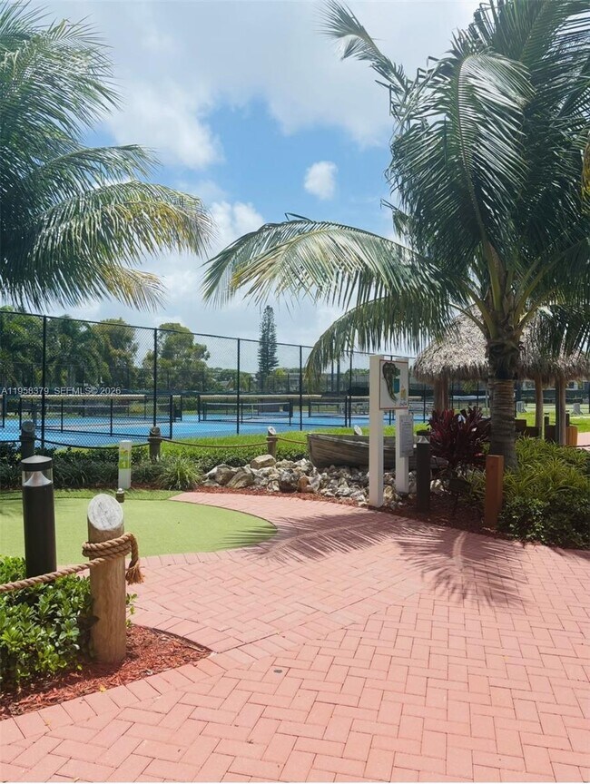 Building Photo - 358 Markham P