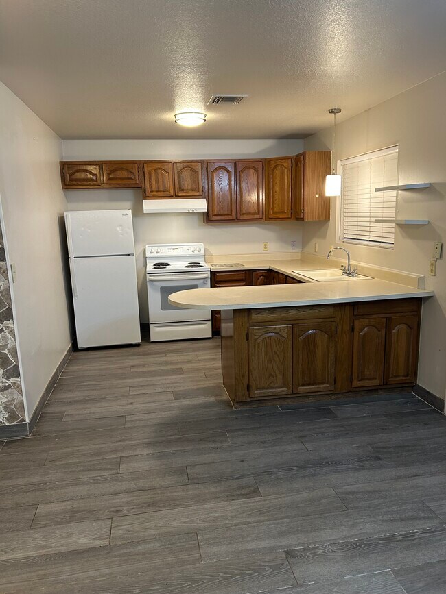 Building Photo - 810 S Owens Ln