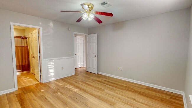 Building Photo - 5028 Winfield Dr