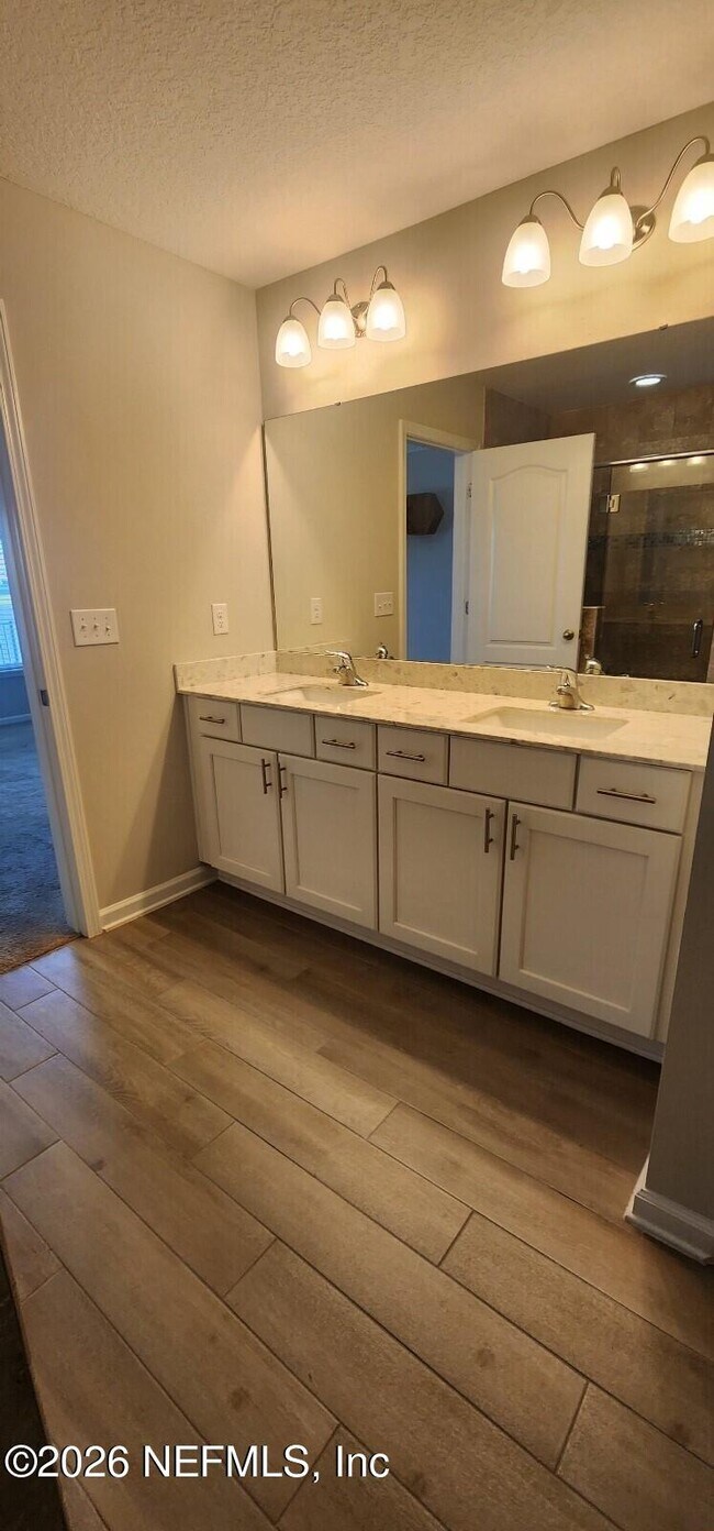 Building Photo - 226 Lost Lake Dr