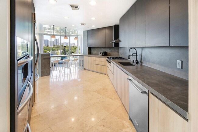 Building Photo - 301 Hendricks Isle