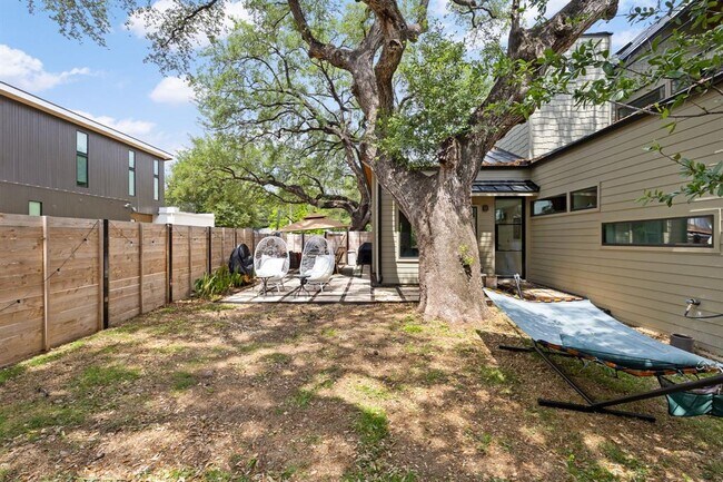 Building Photo - 1601 Chelsea Ln