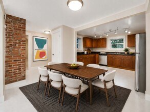 Building Photo - Amazing 4-Bedroom Daylight Basement in Well-Maintained Triplex!