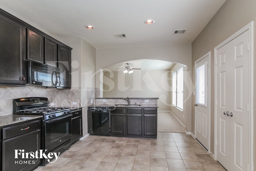 Building Photo - 16318 River Wood Ct