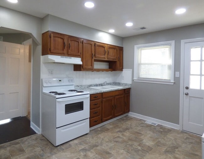 Building Photo - COMING SOON! Fully Renovated House near North Limestone! All Electric, Garage, Dogs Ok!