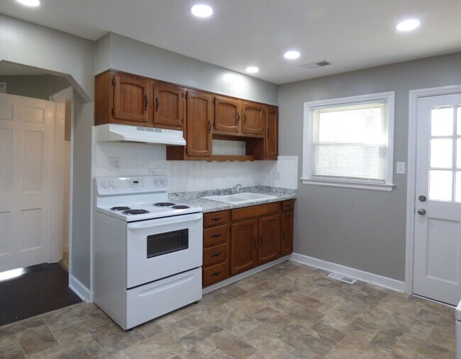 Building Photo - COMING SOON! Recently Renovated House near North Limestone! All Electric, Garage, Dogs Ok!