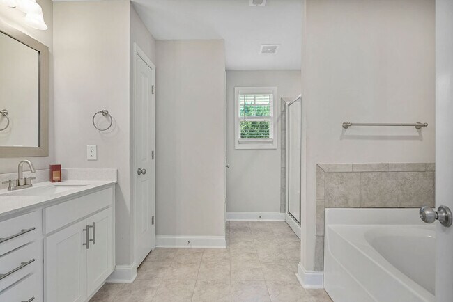 Building Photo - 121 Tanna Pl