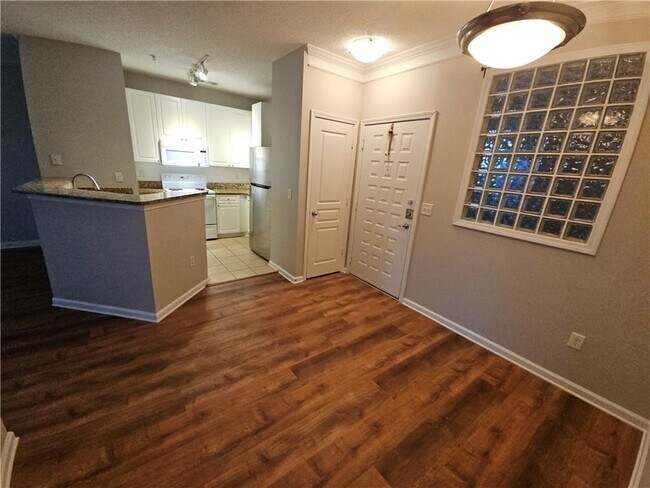 Building Photo - 10 Perimeter Summit Blvd