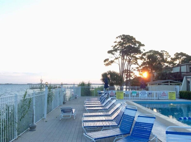 Building Photo - 308 Miracle Strip Pky SW