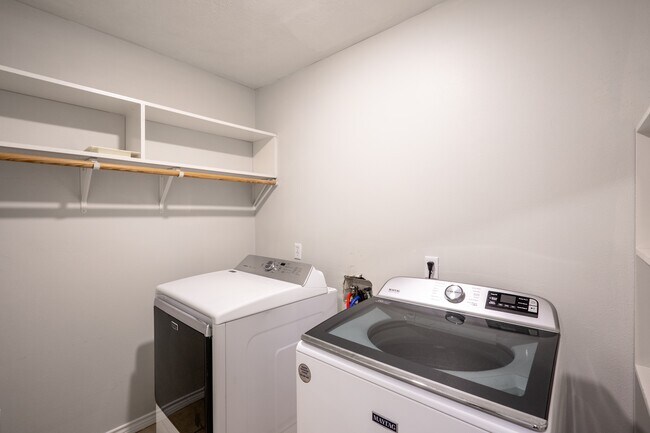 Building Photo - 1520 Strasburg Cir