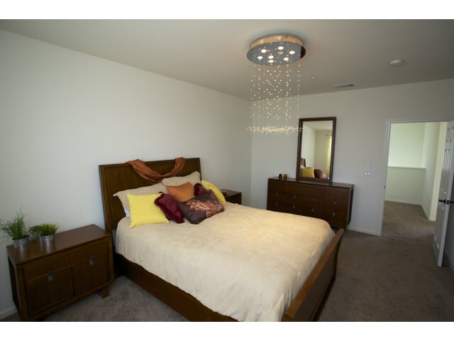 Master Bed - 347 Bautista Pl