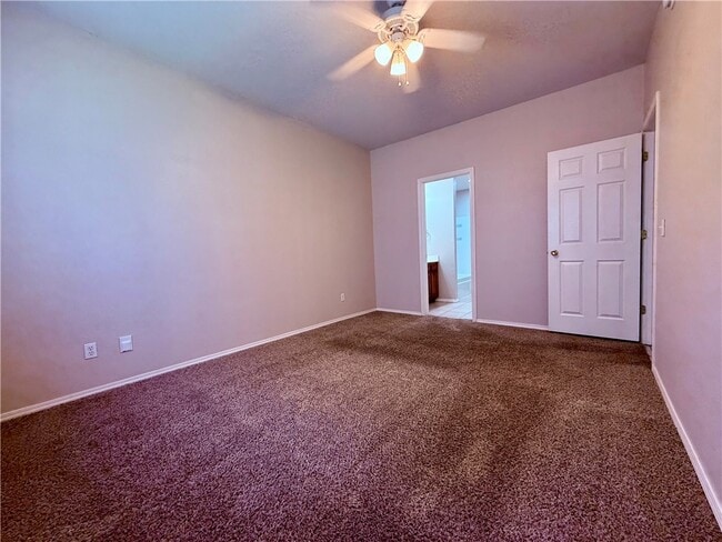 Building Photo - 3104 SW Deerfield Blvd