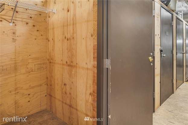 Building Photo - 827 Hiawatha Pl S