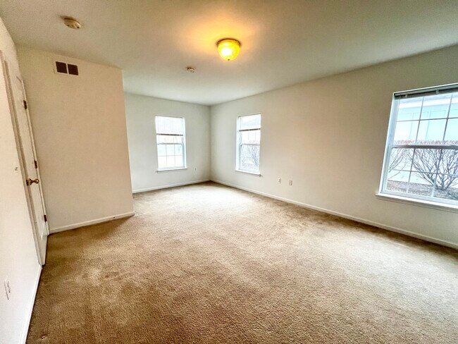 Building Photo - 2664 S Knightsbridge Cir