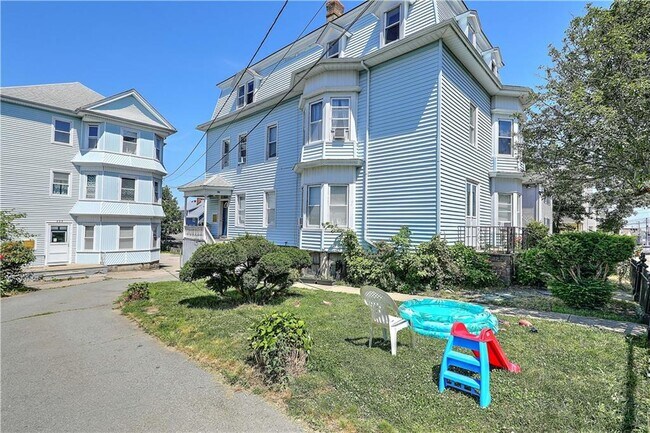 Building Photo - 227 Whipple St
