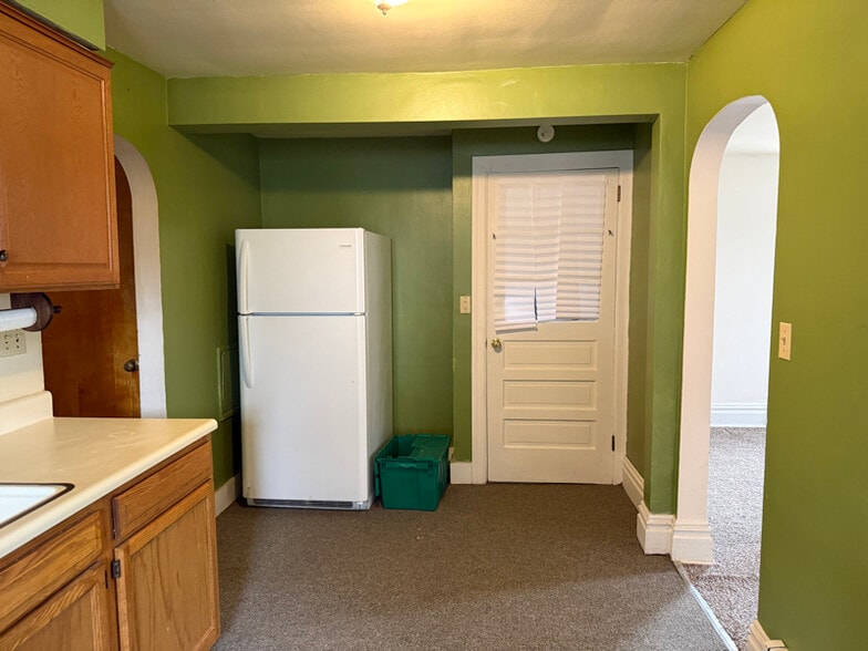 Building Photo - 261 E St