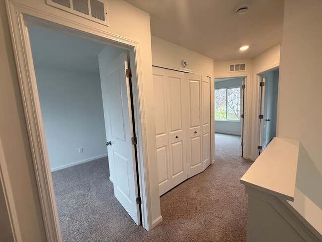 Building Photo - Modern 3-Bedroom Home with 1.5 Baths