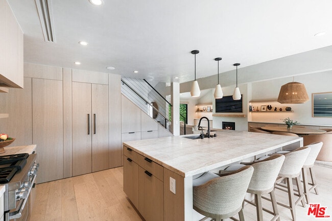 Building Photo - 6450 Surfside Way