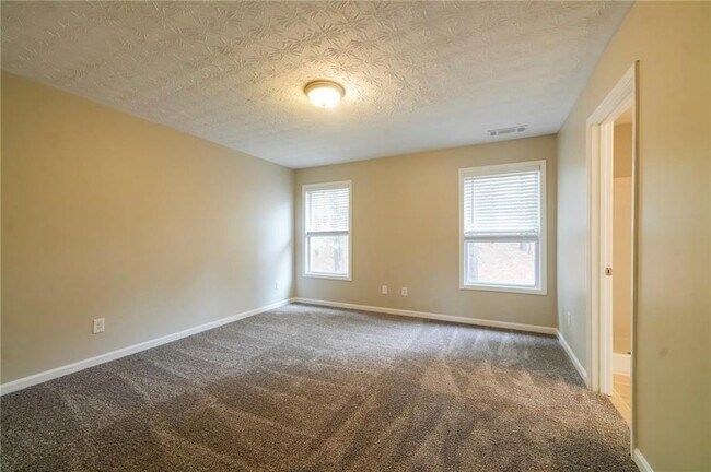 Building Photo - 744 Mountain Laurel Dr