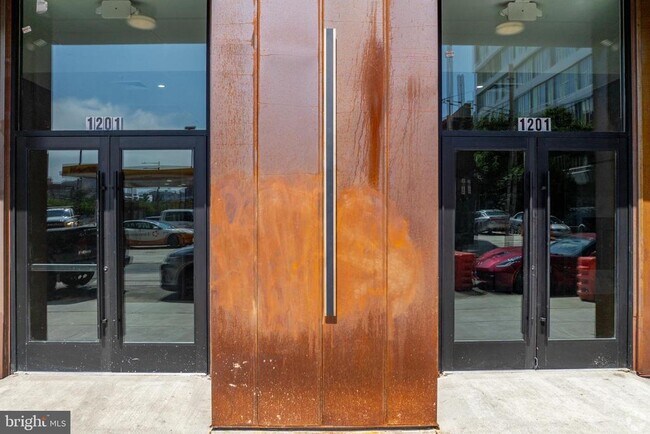 Building Photo - 1201 Vine St