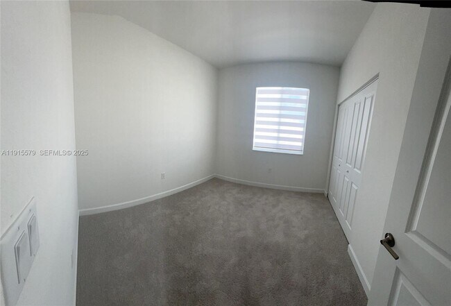 Building Photo - 1455 SE 6th Ter