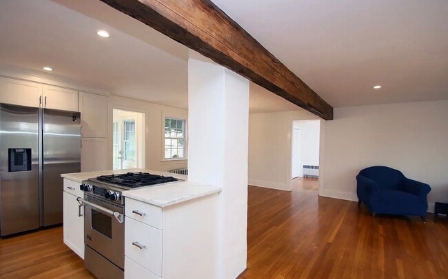 Building Photo - 570 Westfield Ave