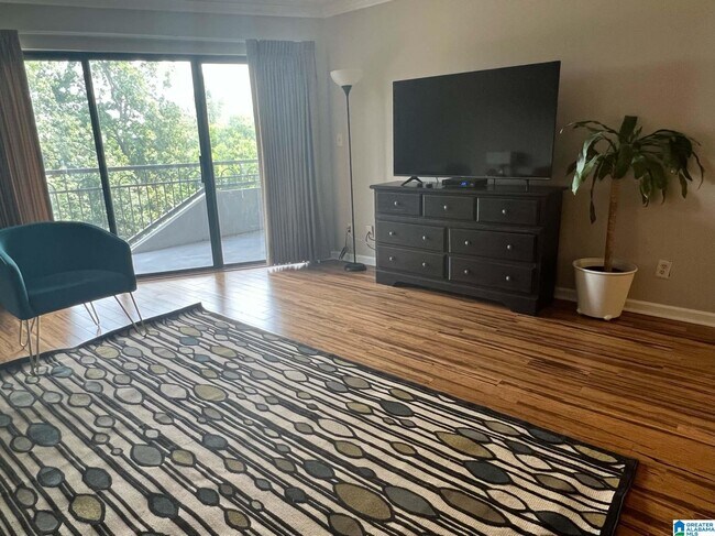 Building Photo - 1120 Beacon Pkwy W