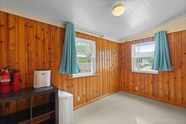 Building Photo - Charming Ardsley Park Bungalow Fully Furnished