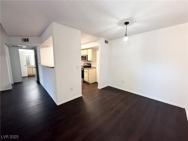 Building Photo - 555 E Silverado Ranch Blvd