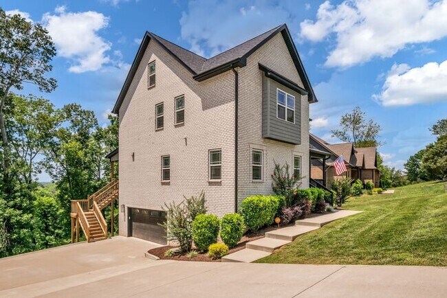 Building Photo - 420 Stonemeadow Rd