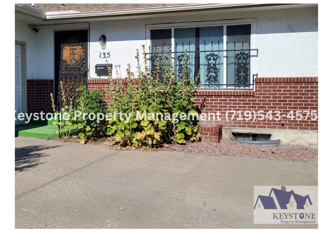 Building Photo - Sunset Park Rancher 3 Bedrooms/3 Bathrooms...